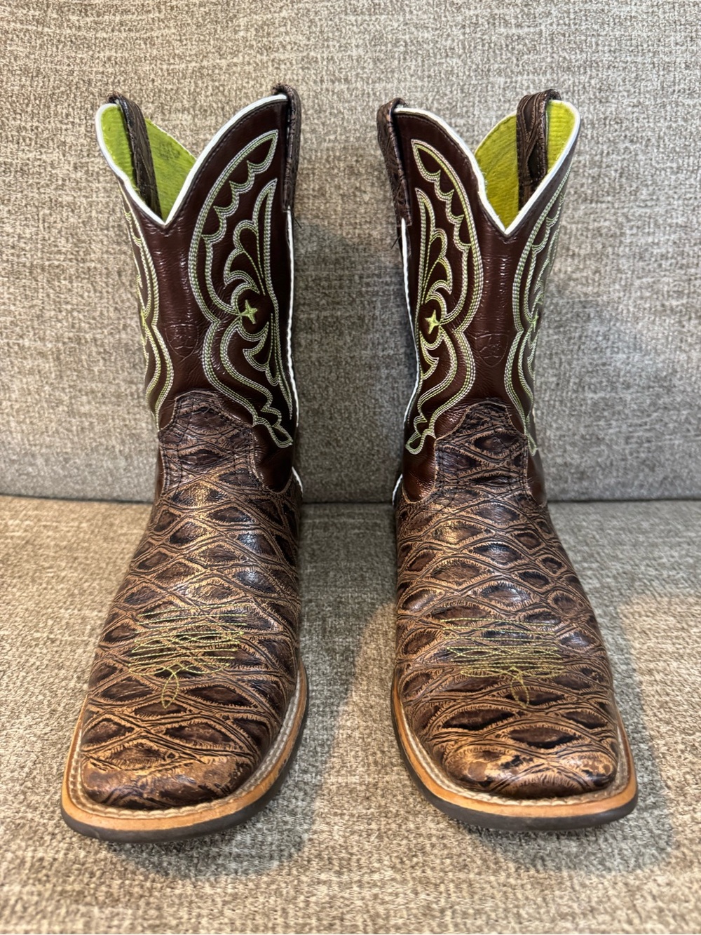 Ariat youth or kids cowboy brown/green stitching boots style: 1006728 size 4